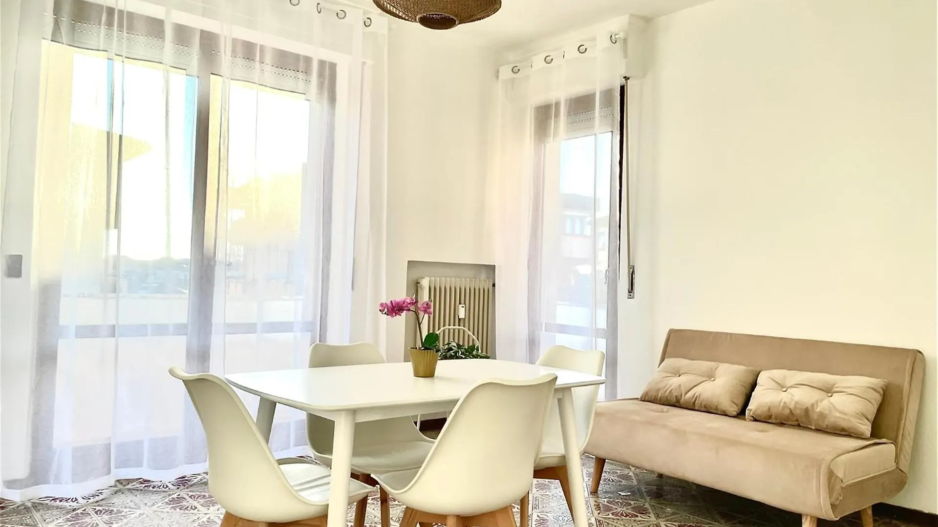 2 Camere, Parcheggio, Ascensore, Vicino Al Centro location